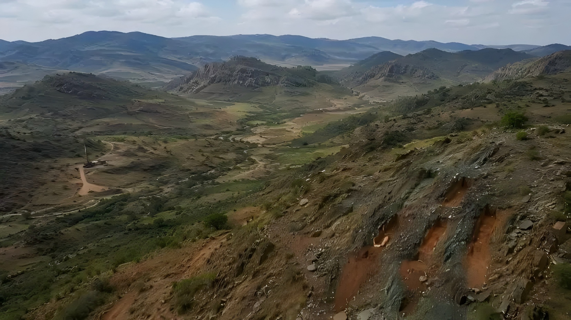 Mountainous greenstone-belt terrain and exposed rock.